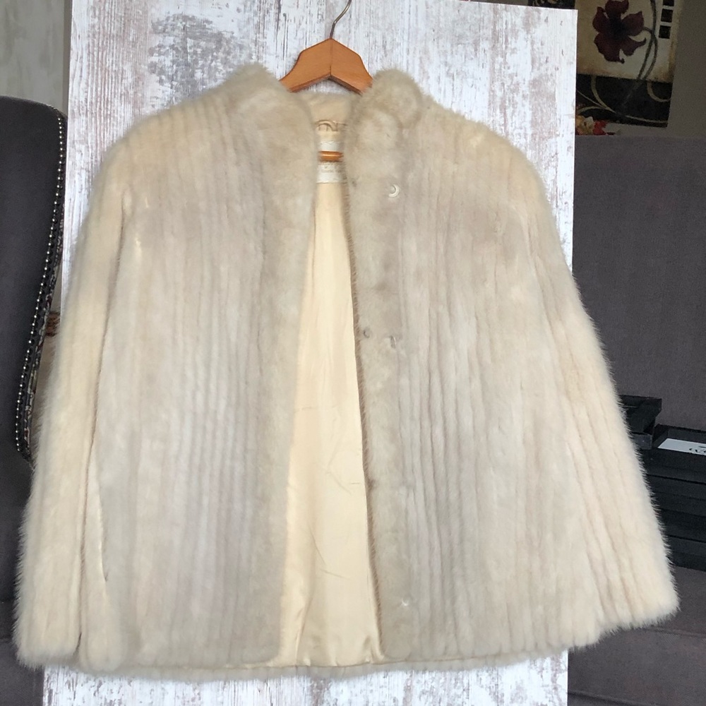 Vintage Cream Ambiance Real Furs
